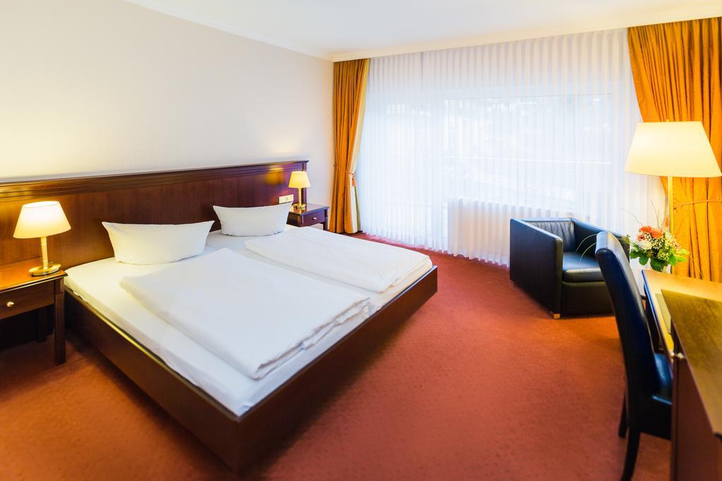 Hotel Villa Marburg Im Park Heigenbruecken Екстериор снимка