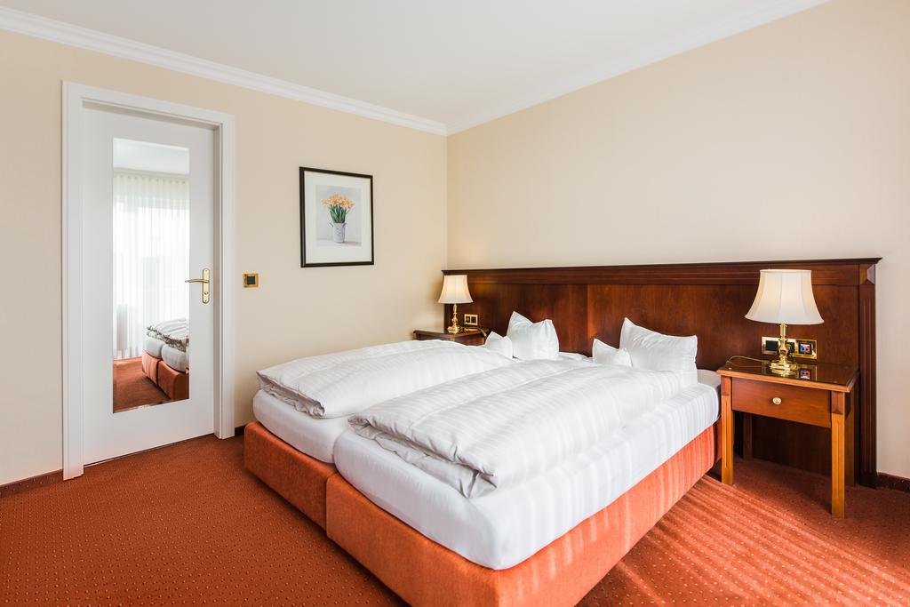 Hotel Villa Marburg Im Park Heigenbruecken Екстериор снимка