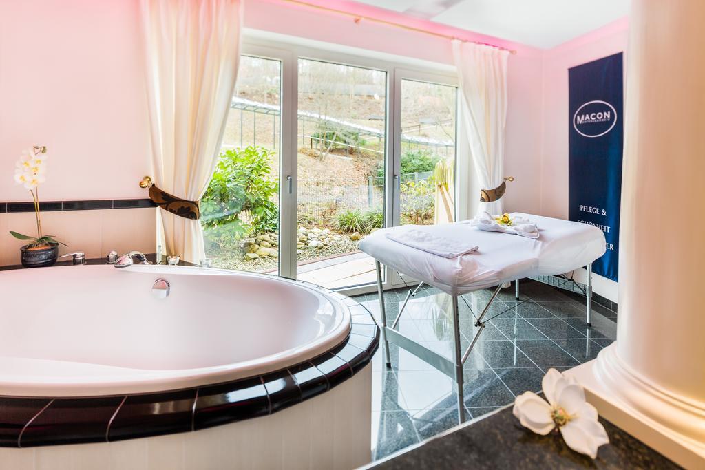 Hotel Villa Marburg Im Park Heigenbruecken Екстериор снимка